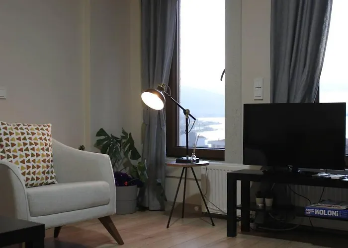 Cozy In Center Of Апартаменты Измир