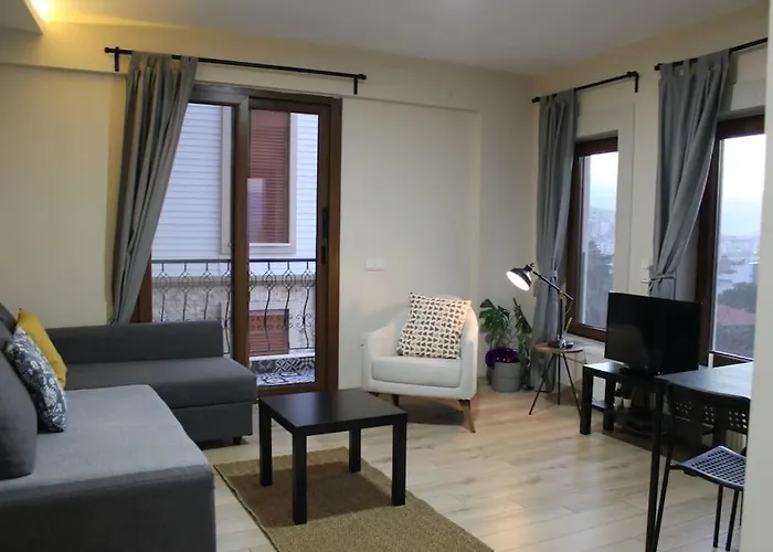 Апартаменты Cozy In Center Of *