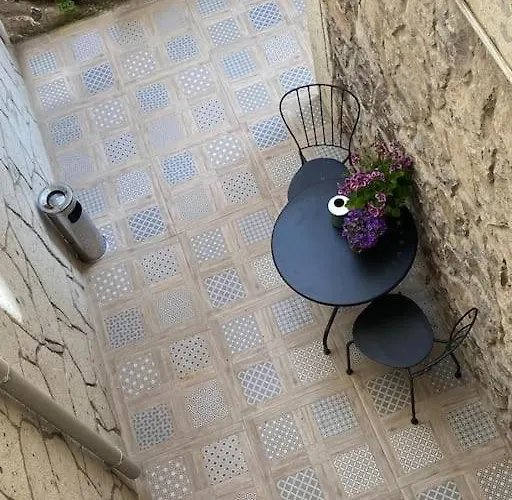 Cozy In Center Of Апартаменты Измир