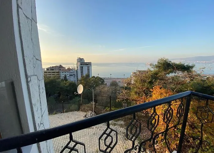 Διαμέρισμα Cozy In Center Of